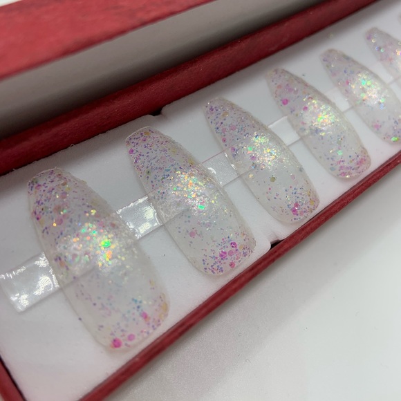 Sparkle Press-On Nails - Picture 3 of 4